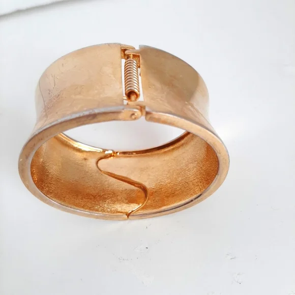 Gold Cuff Bangle - Picture 5 of 6